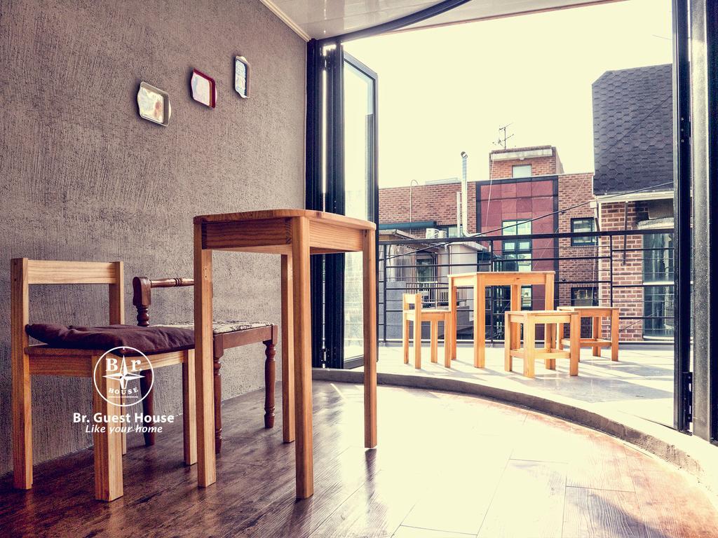 Br. Guesthouse Hongdae Seul Esterno foto