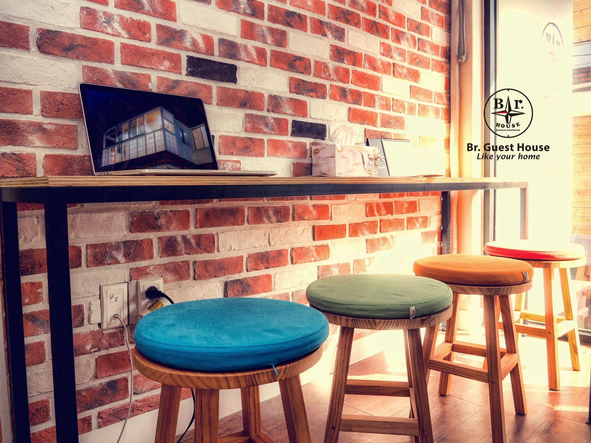 Br. Guesthouse Hongdae Seul Esterno foto