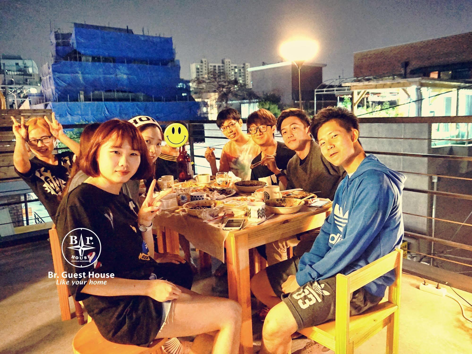Br. Guesthouse Hongdae Seul Esterno foto