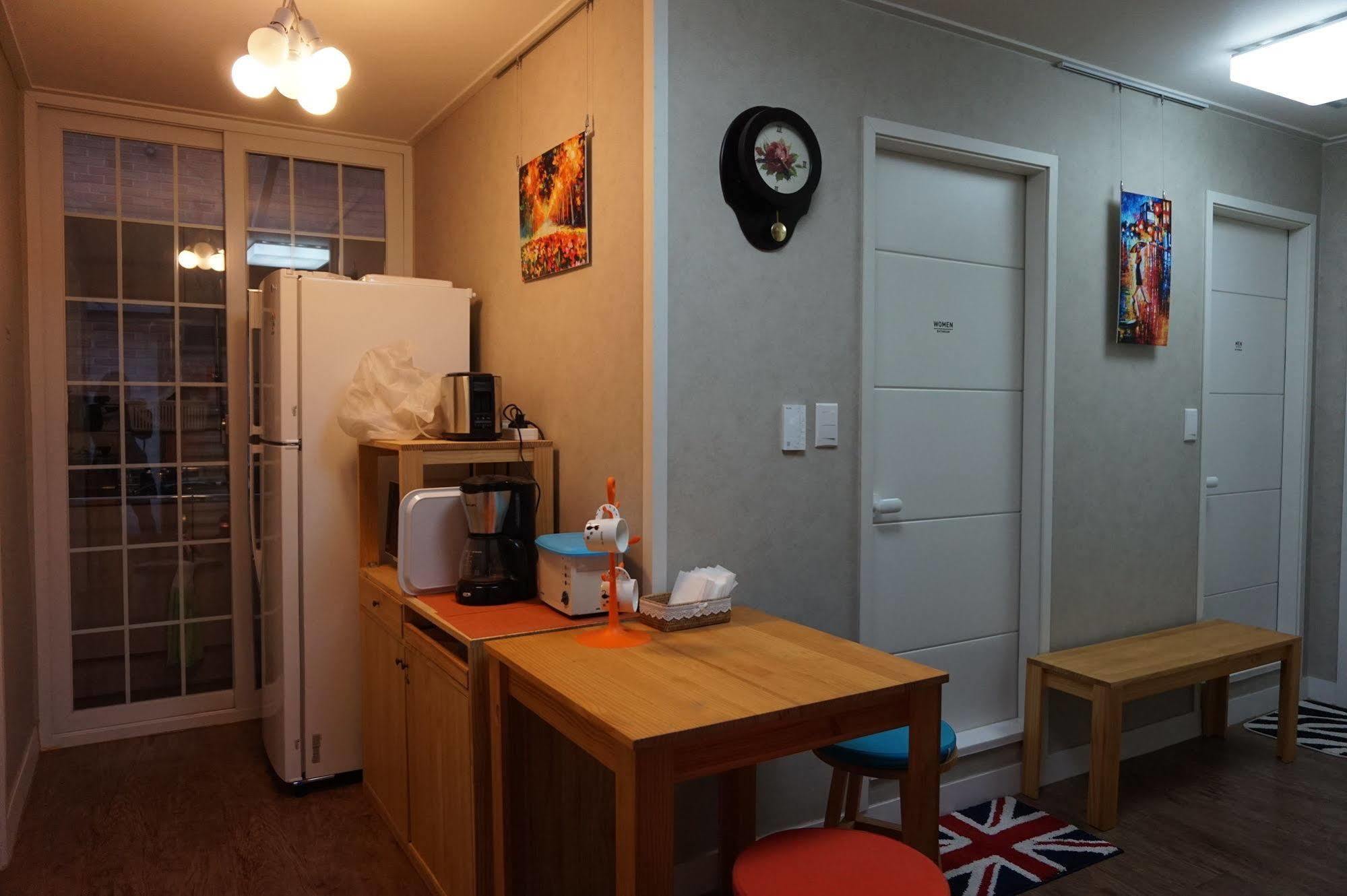 Br. Guesthouse Hongdae Seul Esterno foto